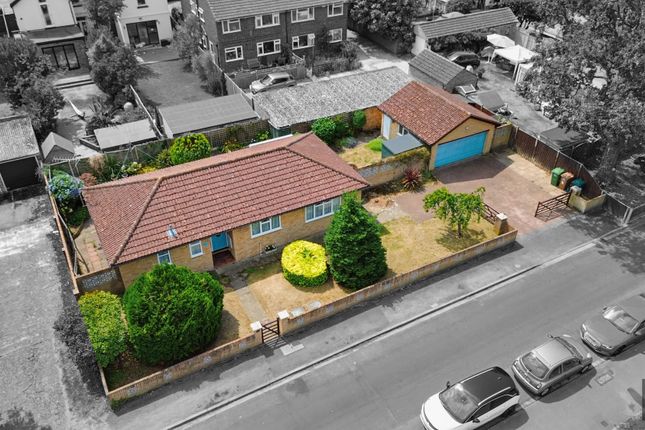 2 bed property, in West Close, £750,000
