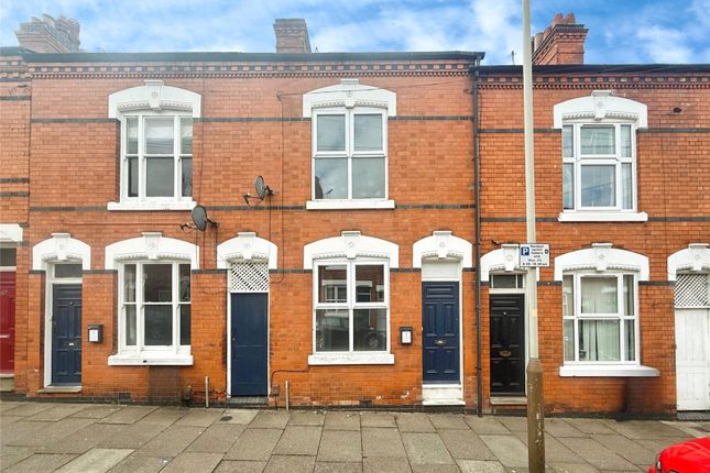 2 bed property, in Hartopp Road, £225,000