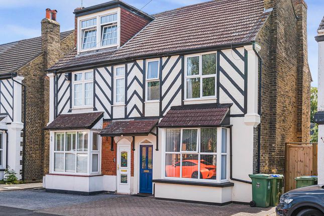 2 bed property, in Salisbury Road, £575,000