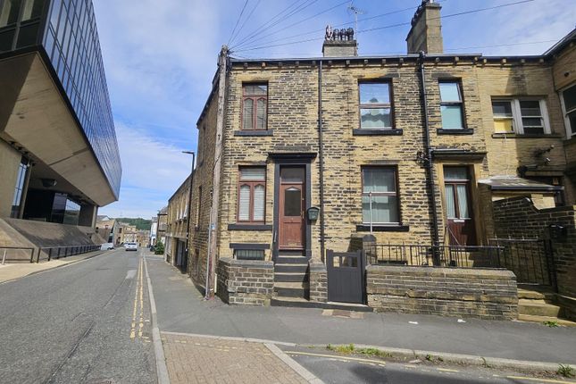1 bed property, in St. Johns Place, £130,000