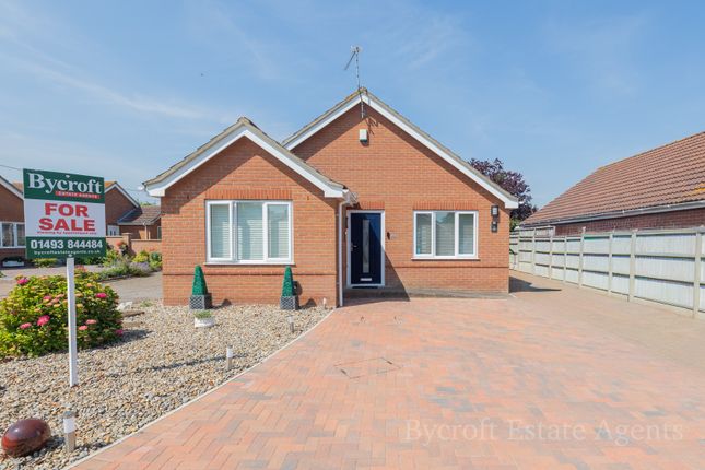2 bed property, in Olde Thatche Close, £350,000