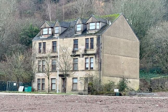 2 bed property, in 18, £23,000