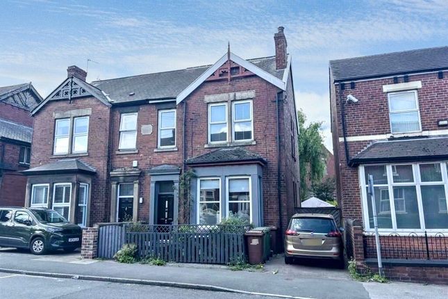 3 bed property, in Ferrybridge Road, £165,000