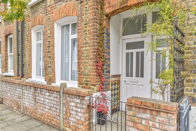 1 bed property, in Goldsboro Road, £500,000