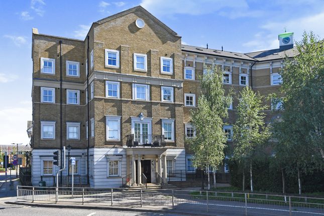 1 bed property, in Broomfield Road, £180,000