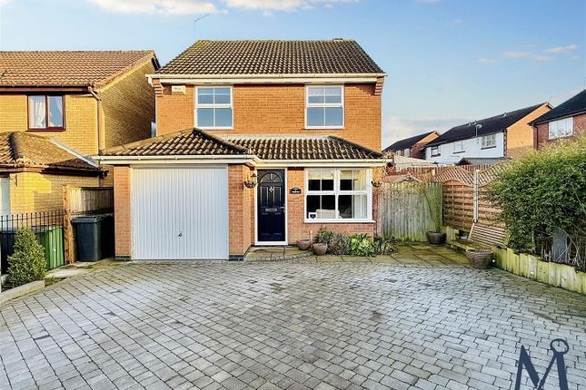 3 bed property, in Thomas Road, £299,950