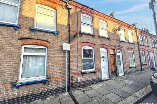 3 bed property, in Baker Street, £220,000