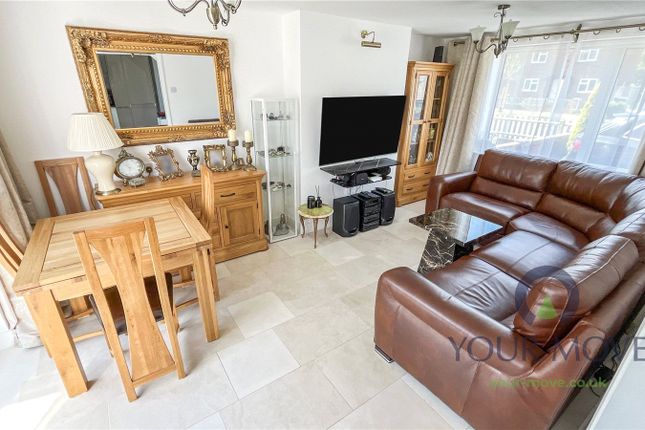 2 bed property, in Lovell Road, £300,000