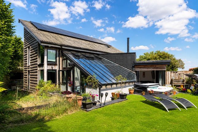 4 bed property, in Mid Cornwall, £825,000