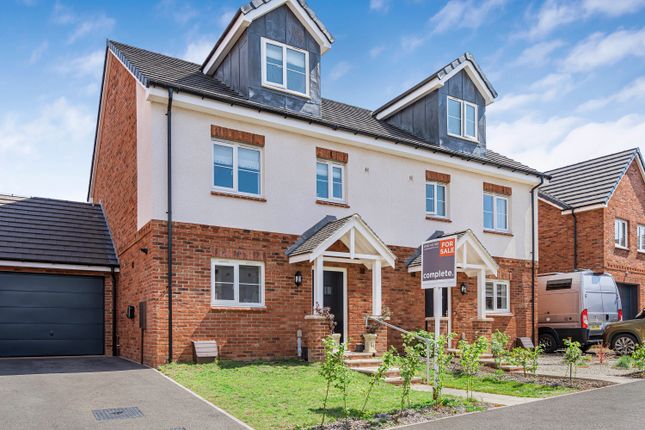 4 bed property, in Goldcrest Road, £400,000