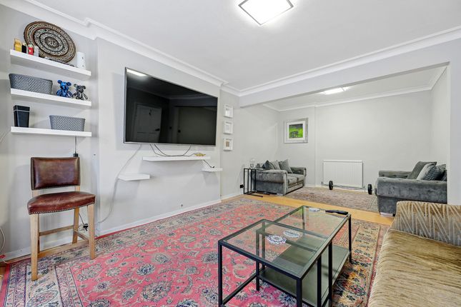 5 bed property, in Foster Road, £1,395,000