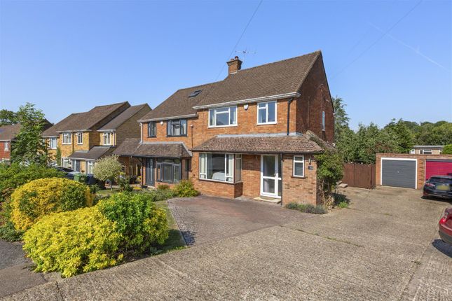 3 bed property, in Roberts Ride, £550,000
