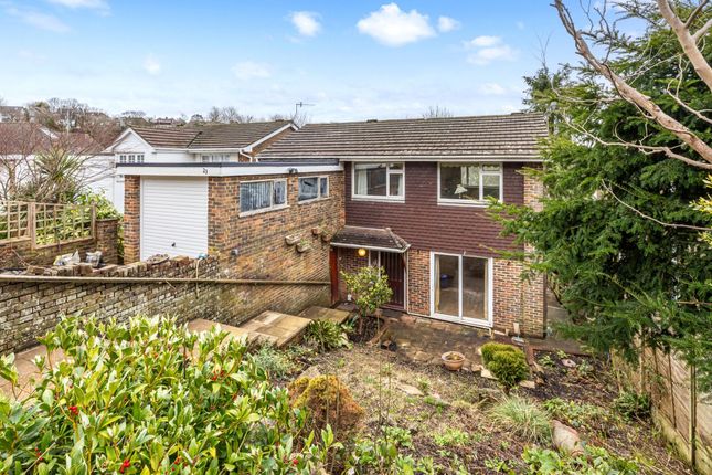4 bed property, in Hillside Way, £625,000