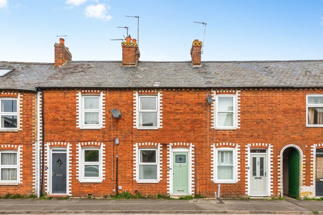 2 bed property, in Chinnor Road, £325,000