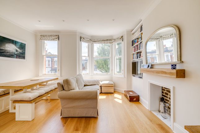 2 bed property, in Shorrolds Road, £825,000
