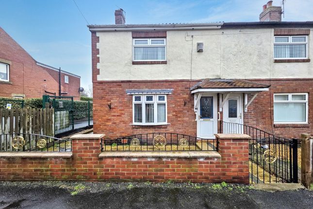 2 bed property, in Barras Gardens, £115,000