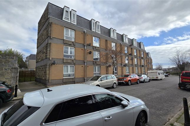 2 bed property, in Salisbury Court, £67,995