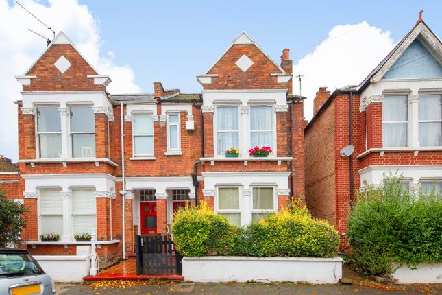 1 bed property, in Willcott Road, £450,000