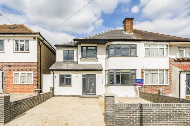 5 bed property, in The Ridgeway, £899,950