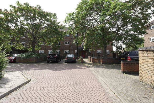 1 bed property, in Broxburn Drive, £120,000