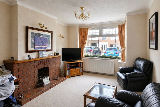 3 bed property, in Hutton Avenue, £280,000