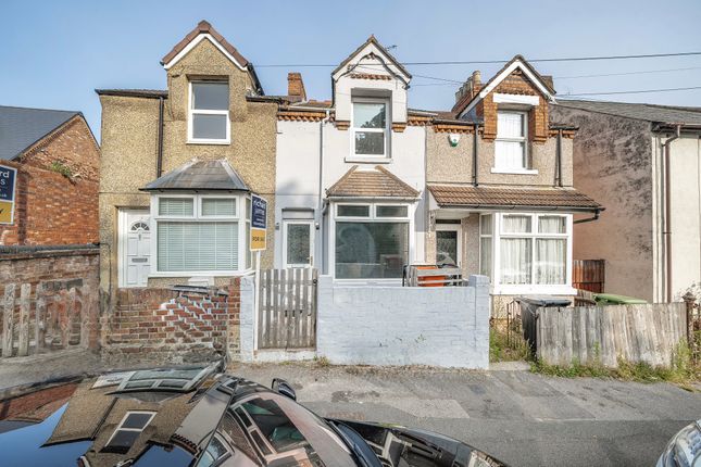 2 bed property, in Radnor Street, £215,000