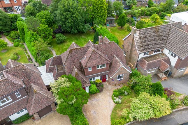 5 bed property, in Boxes Lane, £750,000