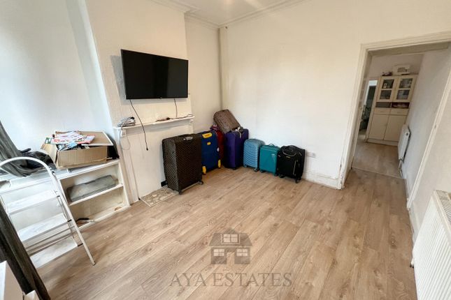 2 bed property, in Formans Road, £160,000
