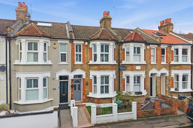 2 bed property, in West Grove, £575,000