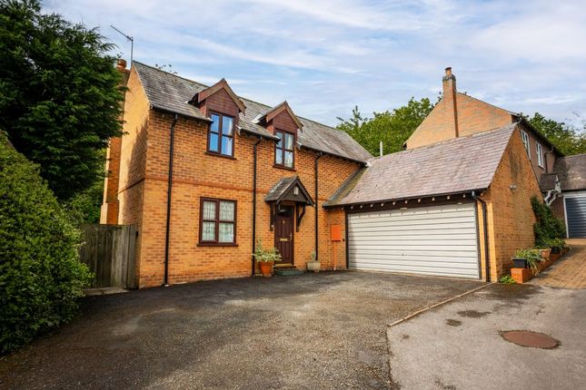 3 bed property, in The Orchard, £450,000