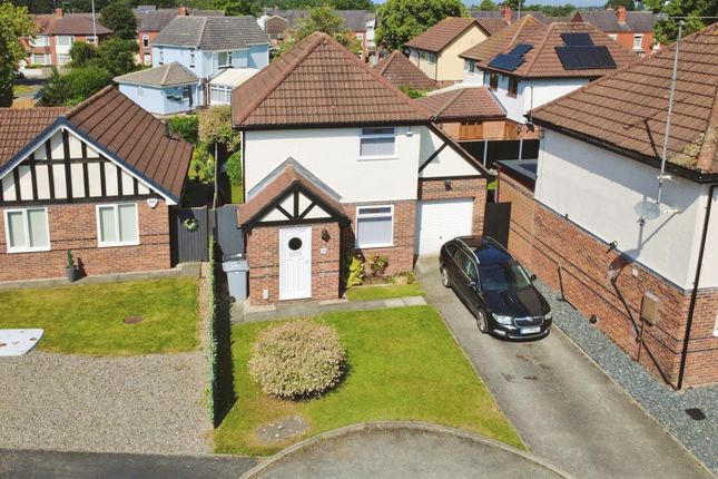 2 bed property, in Woodland Gardens, £220,000