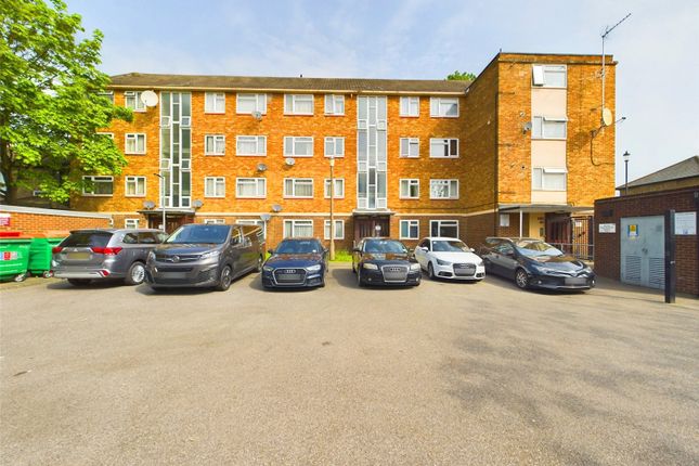 2 bed property, in Richmond Road, £365,000
