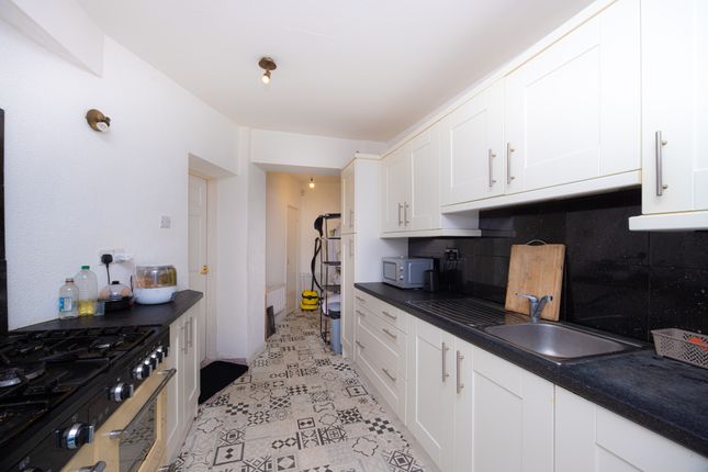 2 bed property, in Pearson Street, £70,000