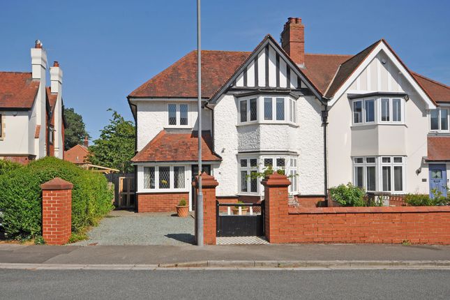 4 bed property, in Fields Park Avenue, £575,000