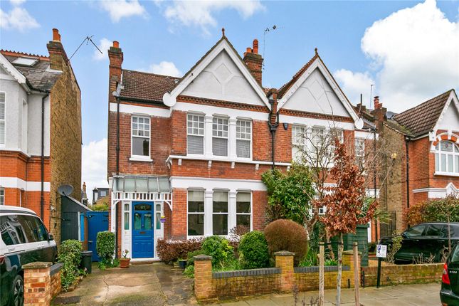 5 bed property, in Teddington Park, £1,750,000