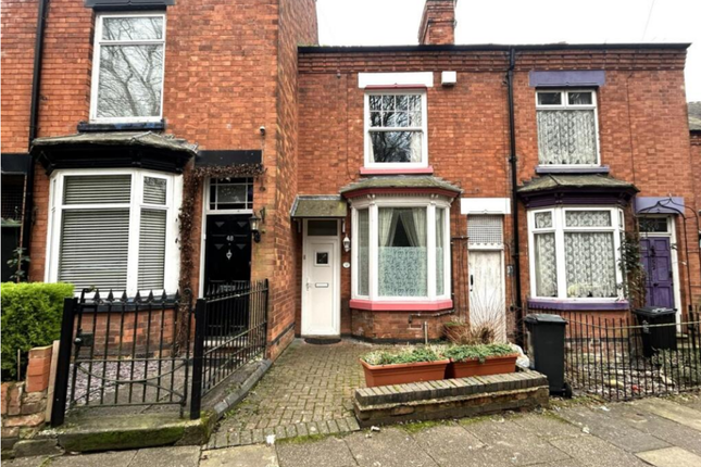 2 bed property, in 50 Vicarage Lane, £195,000