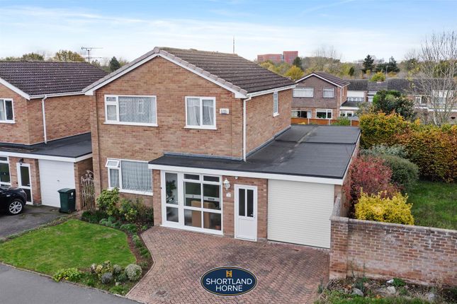4 bed property, in Blackthorn Close, £465,000