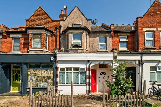2 bed property, in Newlands Park, £425,000