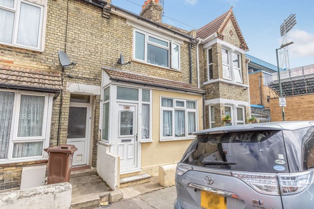 3 bed property, in Priestfield Road, £280,000