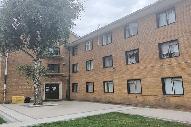 1 bed property, in 131A, £6,000