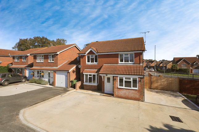 5 bed property, in Elmwood Gardens, £450,000