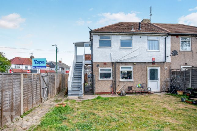 2 bed property, in Holmleigh Avenue, £220,000