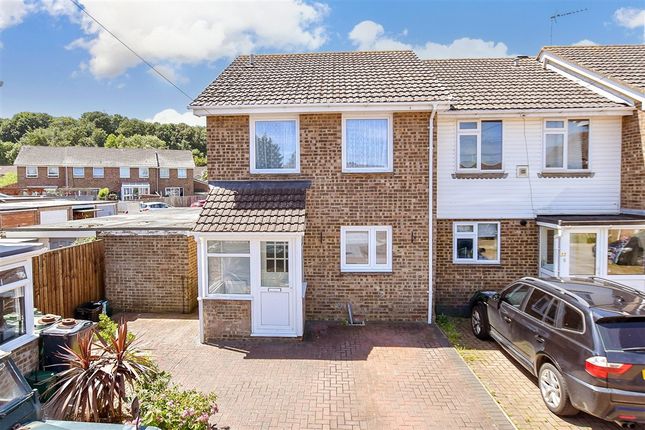 3 bed property, in Moor View, £210,000
