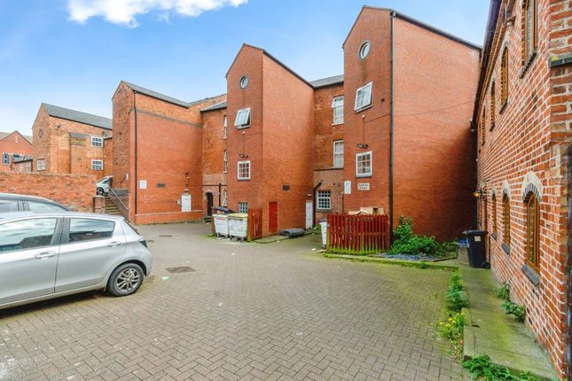 1 bed property, in Little Station Street, £50,000