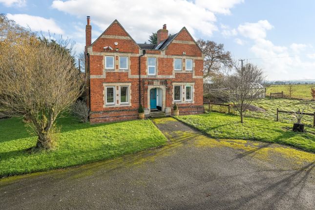 4 bed property, in Great North Road, £575,000