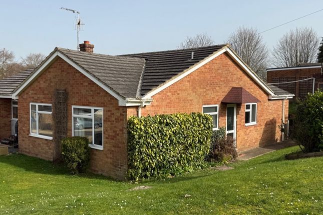 2 bed property, in Broadfield Close, £279,500