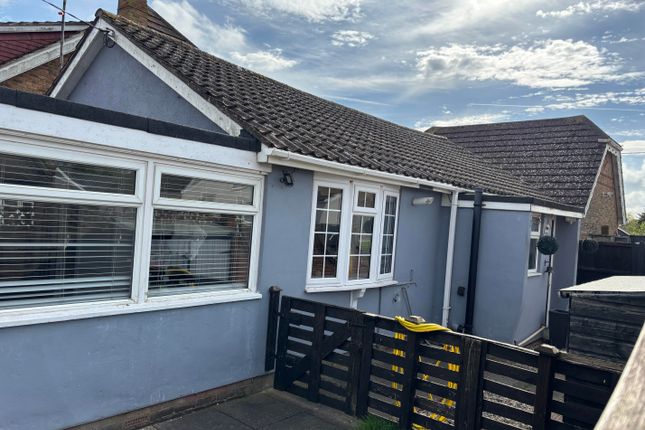 2 bed property, in Beachy Drive, £295,000