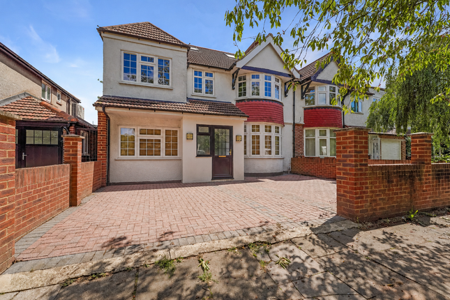 5 bed property, in Woodlands Road, £975,000