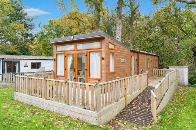2 bed property, in Woodland Holiday Park, £85,000
