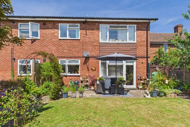 1 bed property, in Three Crosses Road, £155,000